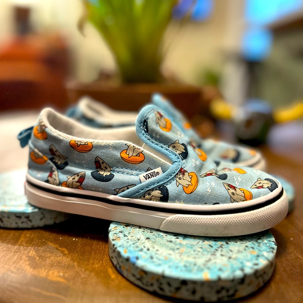Used Vans  Kids Classic slip on w/ sharks 🦈 Size Toddler 10